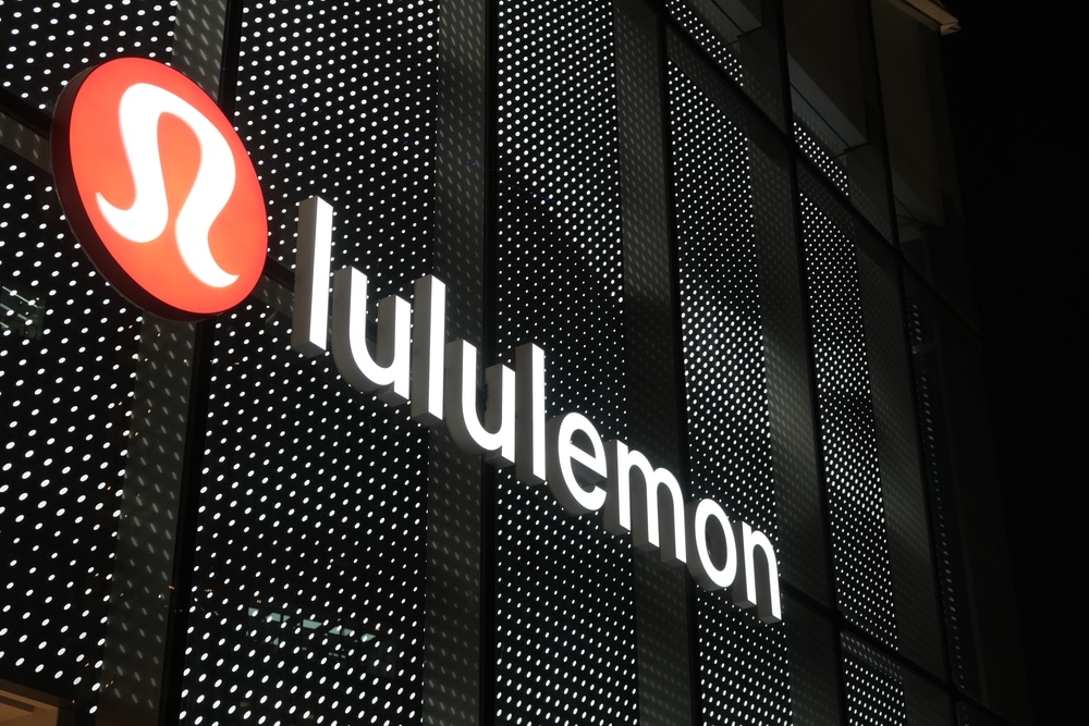 Shanghai,china-dec.12th,2021:,Close,Up,Lululemon,Store,Sign,At,Night
