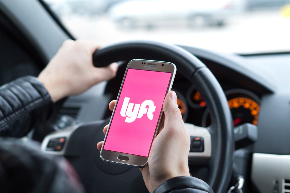 Jyvaskyla,,Finland,-,December,7,,2017:,Lyft,Driver,Holding,Smartphone