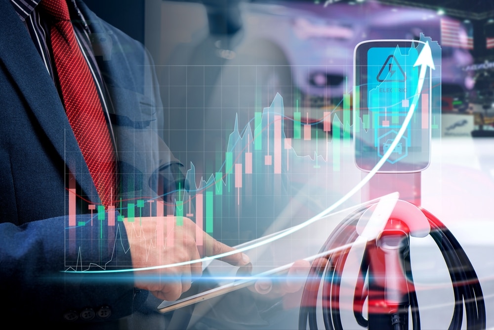 Businessman,Show,Business,Growth,Investment,Stock,Finance,Profit,Graph,Of